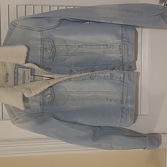 Jean Jacket with Sherpa lining - Picture 3 of 4